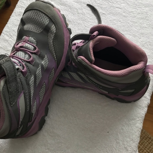 MERRELL Moab FST mid waterproof kids’ hiking shoes. Size 6. - Picture 5 of 11